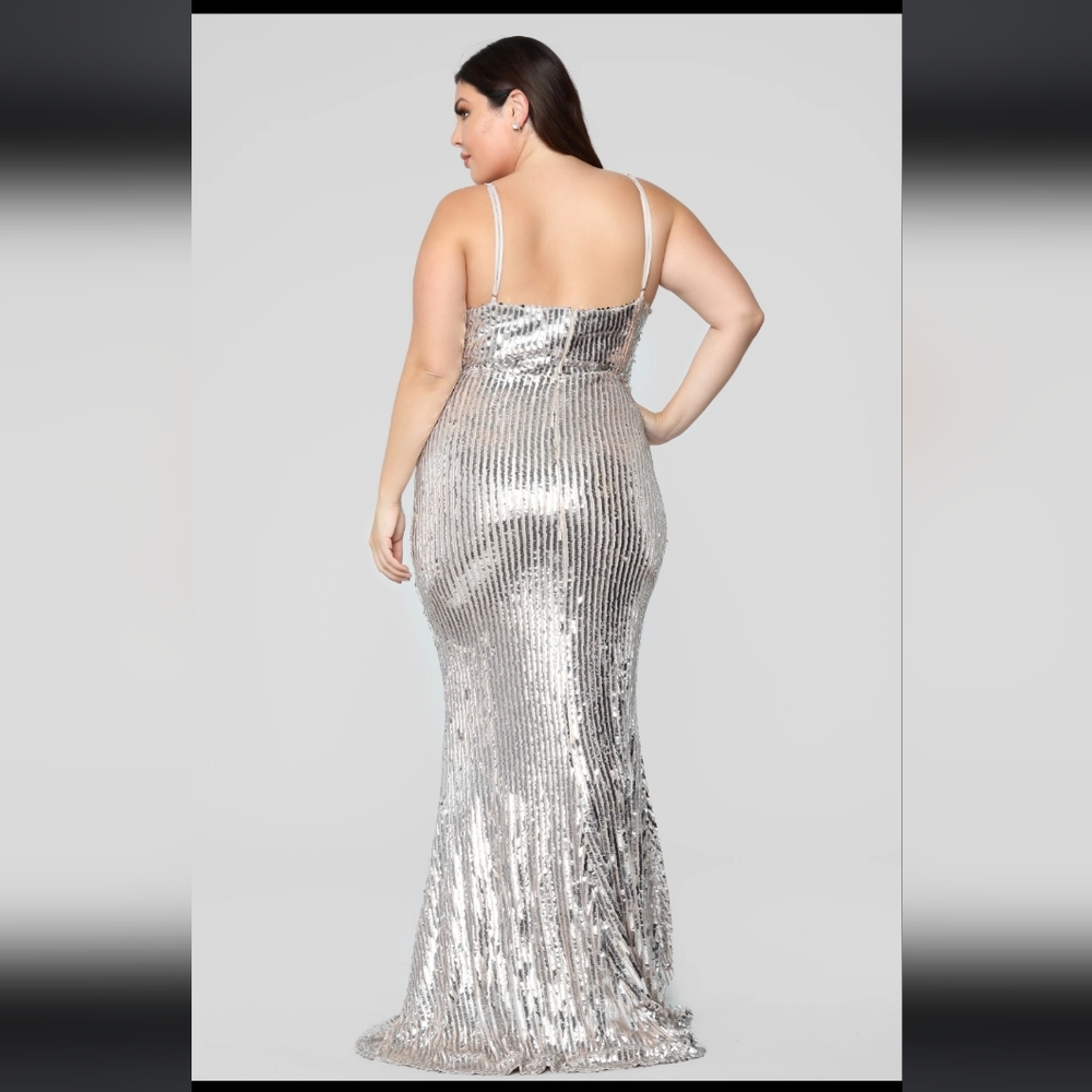 Isla Rosa Sequin Dress - Picture 3 of 8
